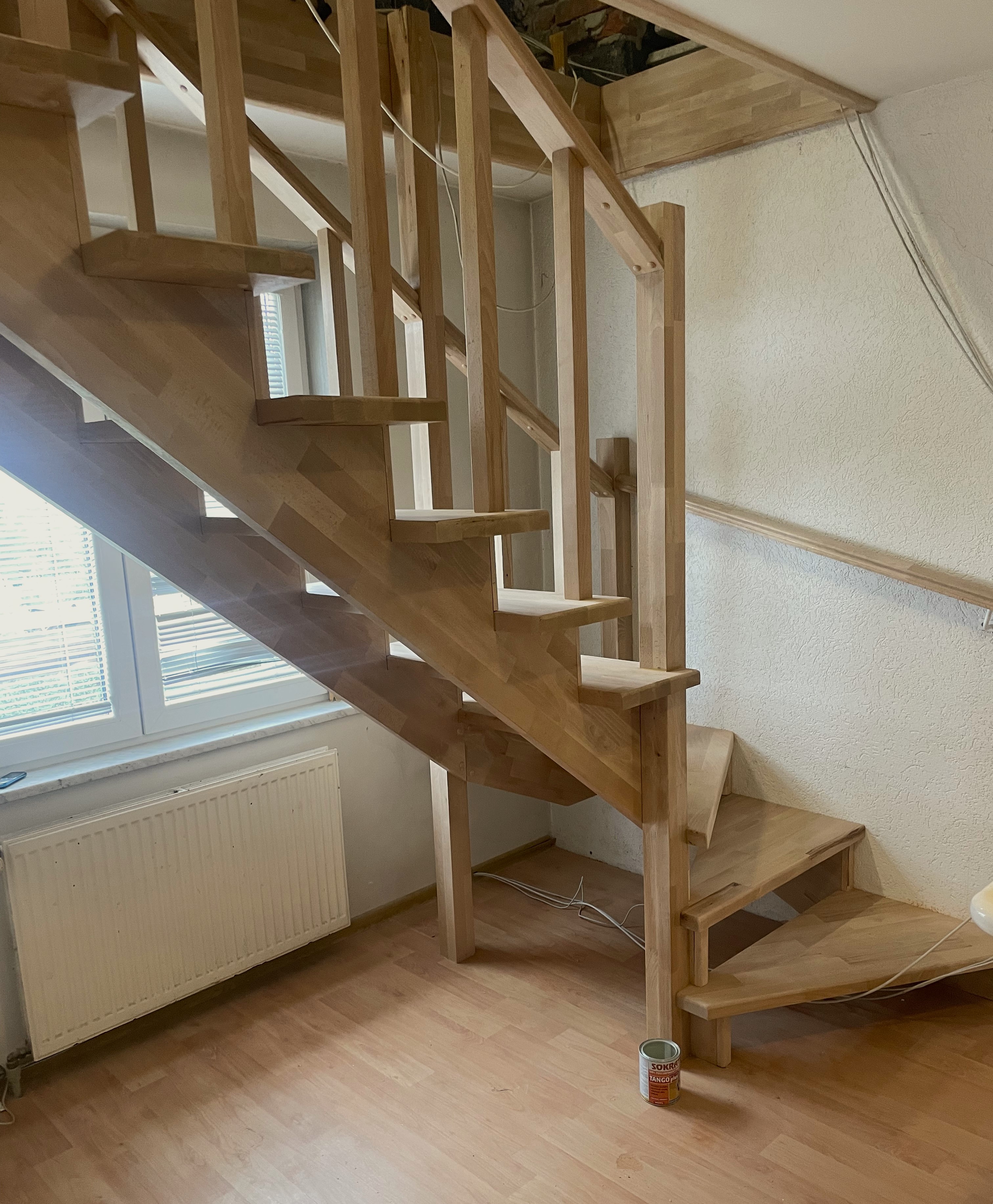 Montáž bukového schodiště 